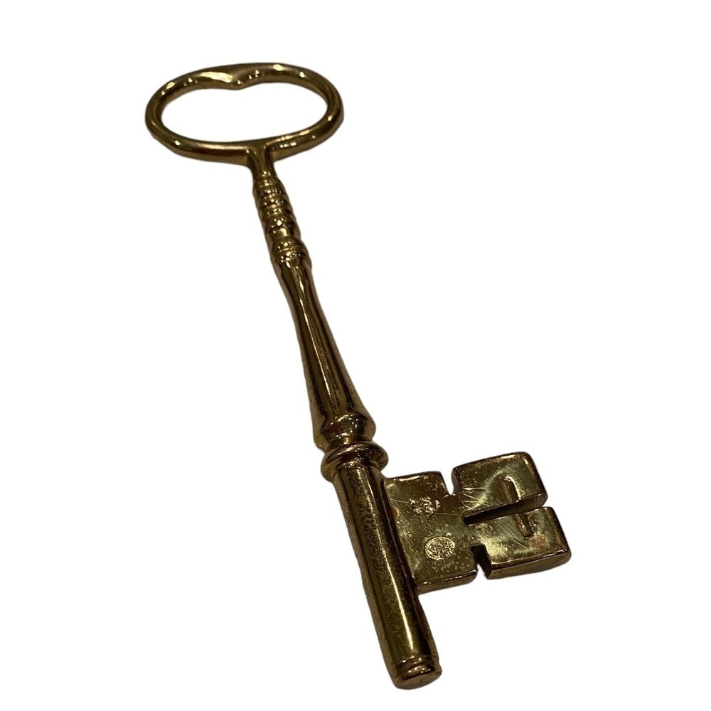 Vtg Colonial Williamsburg Brass Skeleton Key Paperweight Virginia Metalcrafters